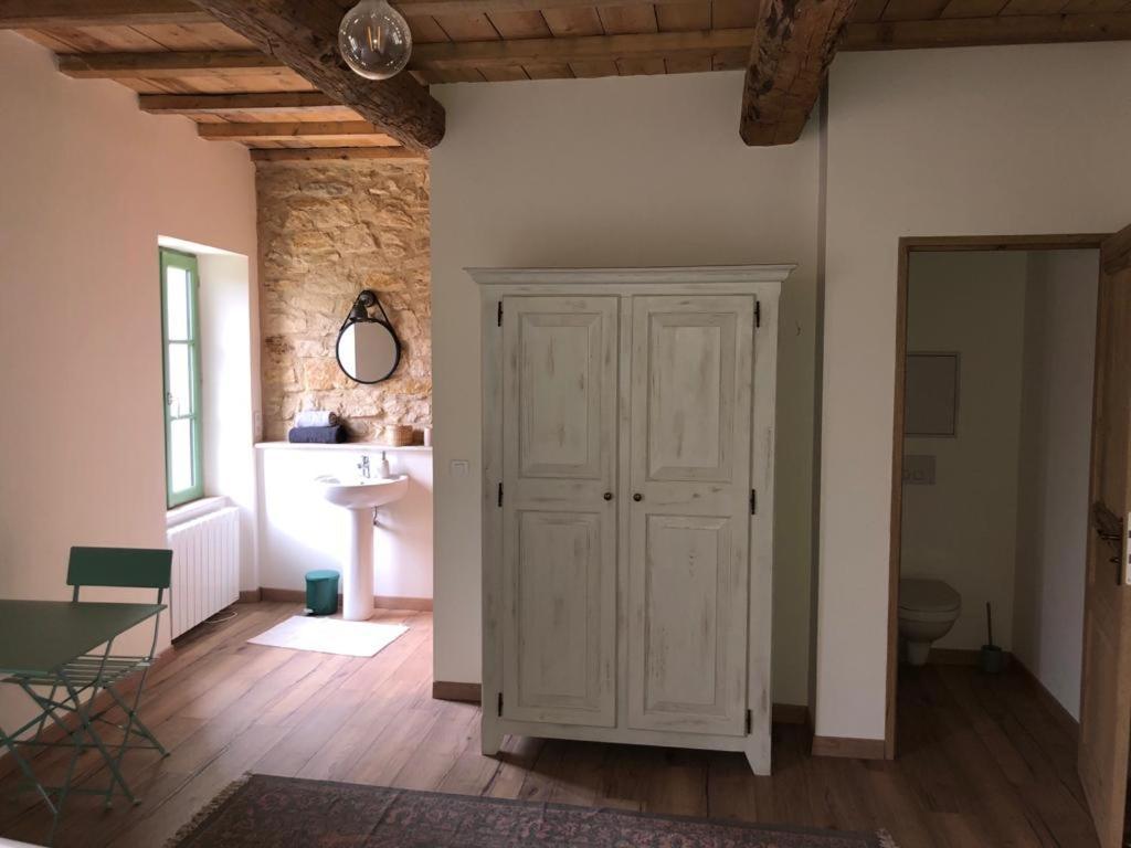 Chambre Du Tilleul - Charme, Confort Et Piscine Sigonce Kültér fotó