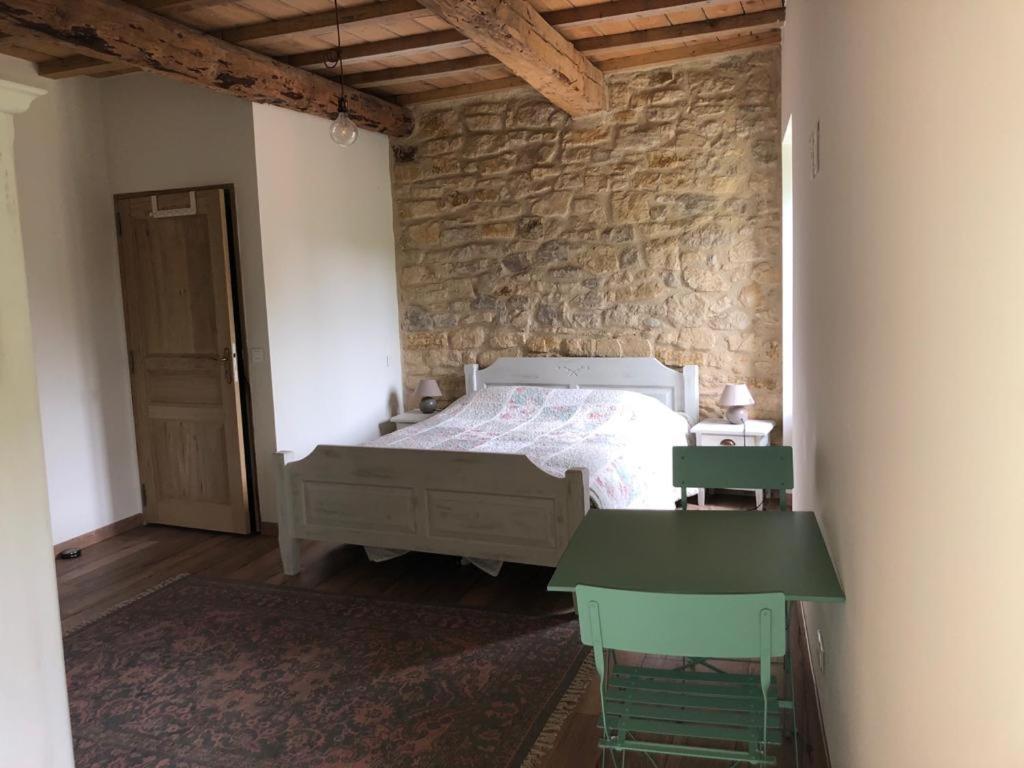 Chambre Du Tilleul - Charme, Confort Et Piscine Sigonce Kültér fotó